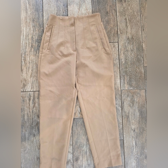 Zara Outfut Bundle Tan Dress Pants Ruffle Top Sz Small - Picture 3 of 4